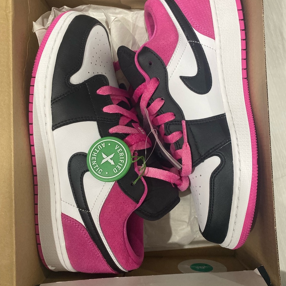 - Brand new “dead stock” Nike Jordan 1 low size 6y- 7 wmn fuchsia black & white